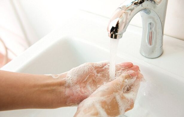washing hands to prevent infection of worms