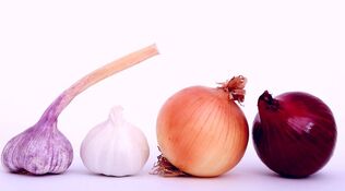 Onions and garlic are harmful to the body. 